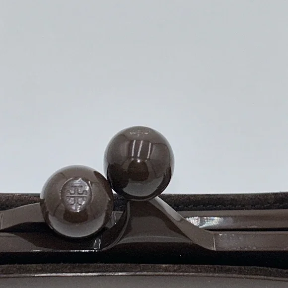 Tory Burch Vintage Rare Brown Lucite, Gold Embossed Scarab & Suede Back Clutch - Picture 5 of 8